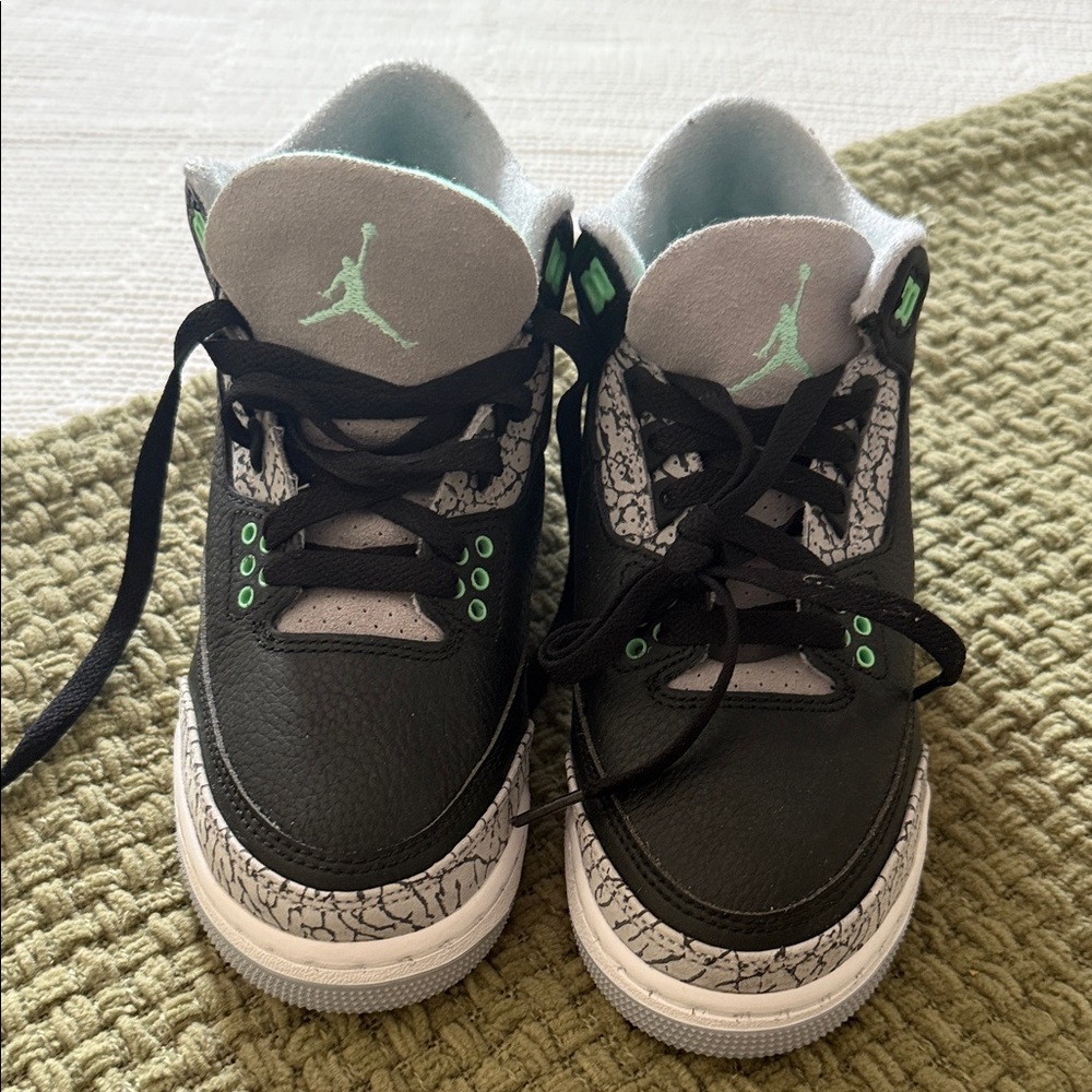 Nike Kids Black and Mint Sneakers